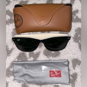 Ray ban wayfarer sunglasses. Rare Black/cream unisex. Comes with a case & cloth.